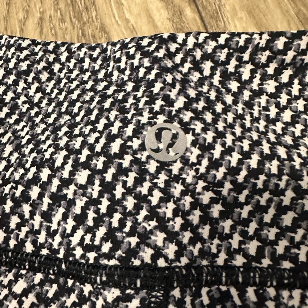🍋 LULULEMON Wunder Under Crop III - Scatter Star Arctic Grey/Black (Size 6) 🍋 - Picture 4 of 8